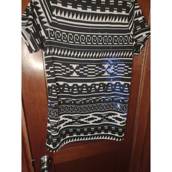 Lularoe top size L short sleeve cuffed black/blue geometric - Picture 4 of 4